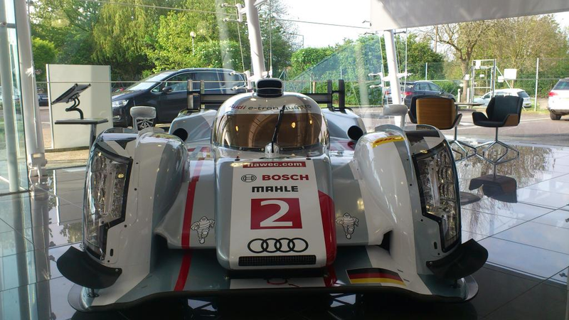 Illustration for article titled Audi R18 E-Tron (was) parked at Volkswagen Financial Services lobby